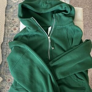 Lululemon cropped scuba hoodie M/L